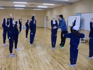 小学校での姿勢と柔軟性と体幹の授業